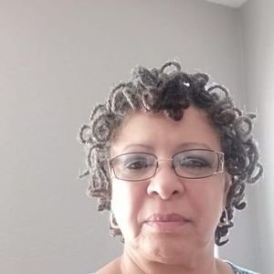 Meet your Posher, Desiree